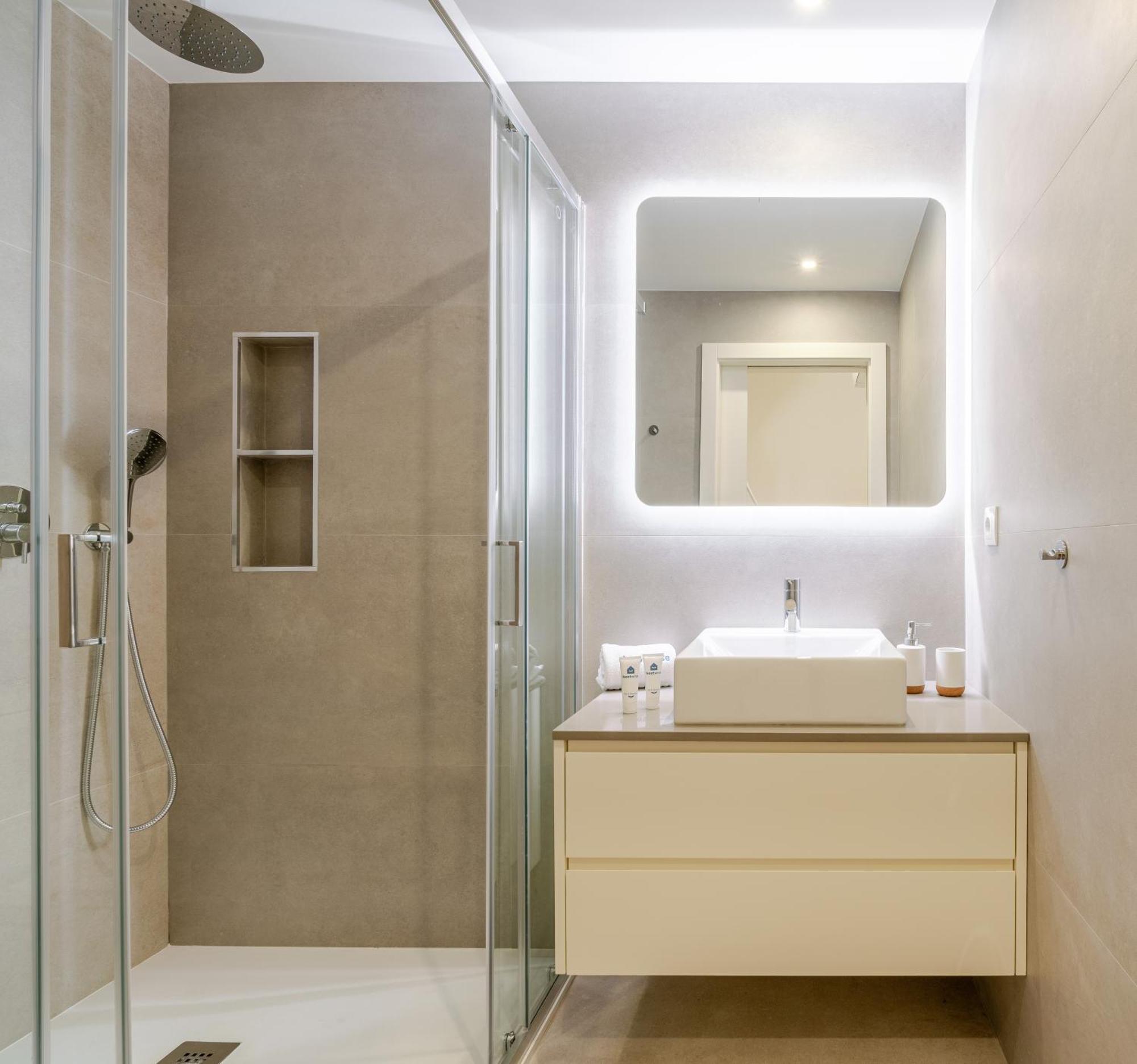 Hostwise - Premium & Modern Building Apartament