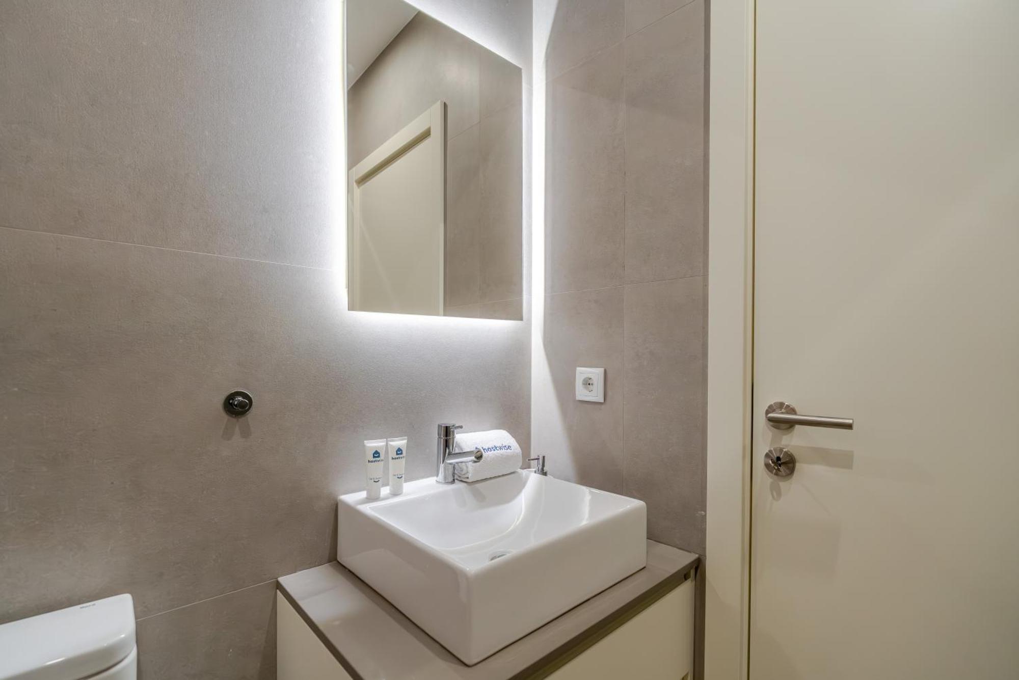 Hostwise - Premium & Modern Building Apartament